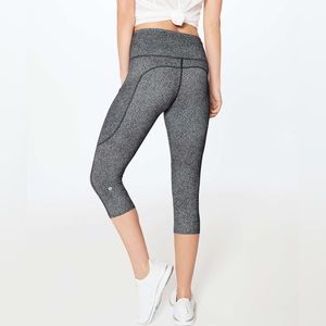 Lululemon Fast & Free Crop II (Nulux 19")
Fractal Dark Starlight Black Legging